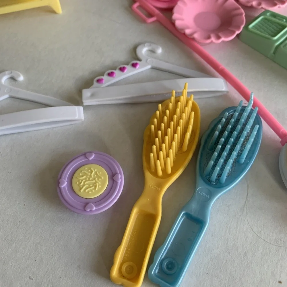 Barbie And Kelly Accessories 22 items